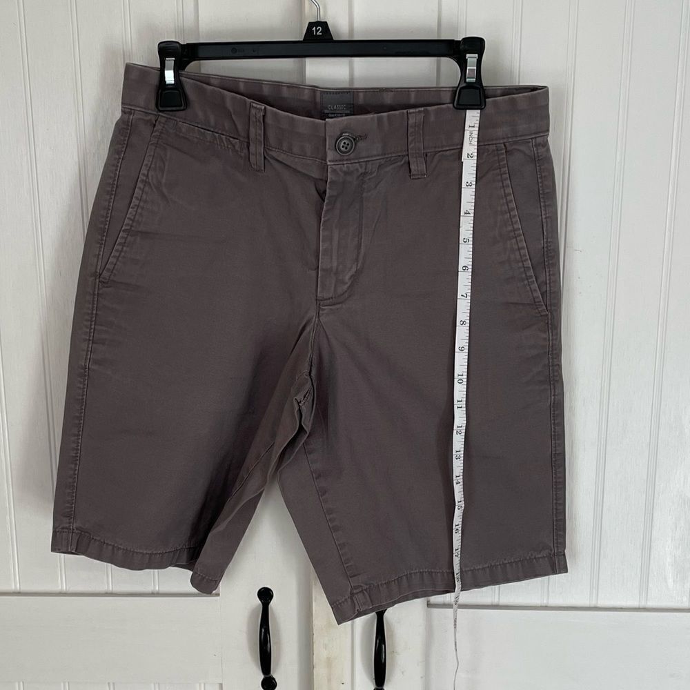 Gap classic men’s khaki shorts size 30
